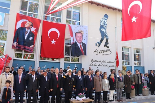 23 Nisan Ulusal Egemenlik ve Çocuk Bayramı Kutlama Programı Büyükada Şehit Murat Yüksel İlkokulunda Gerçekleşti.