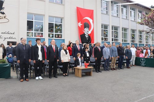 Adalar İlçemizde 23 Nisan Ulusal Egemenlik ve Çocuk Bayramı Şehit Murat Yüksel İlköğretim Okulunda Düzenlenen Programla Kutlandı.