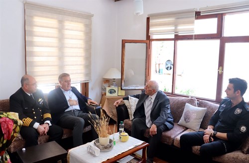 Kaymakamımız Dr. Mustafa AYHAN, Deniz Harp Okulu Heybeliada Yerleşkesi Komutanı Can Kemal GÜVEN, Şehit ve Gazi Ailelerine Ziyarette Bulundular.